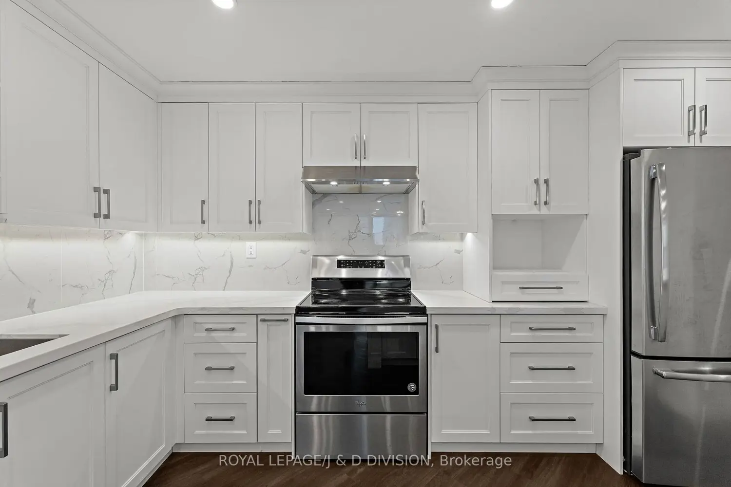 33 Elmhurst Avenue 1201 photo 4
