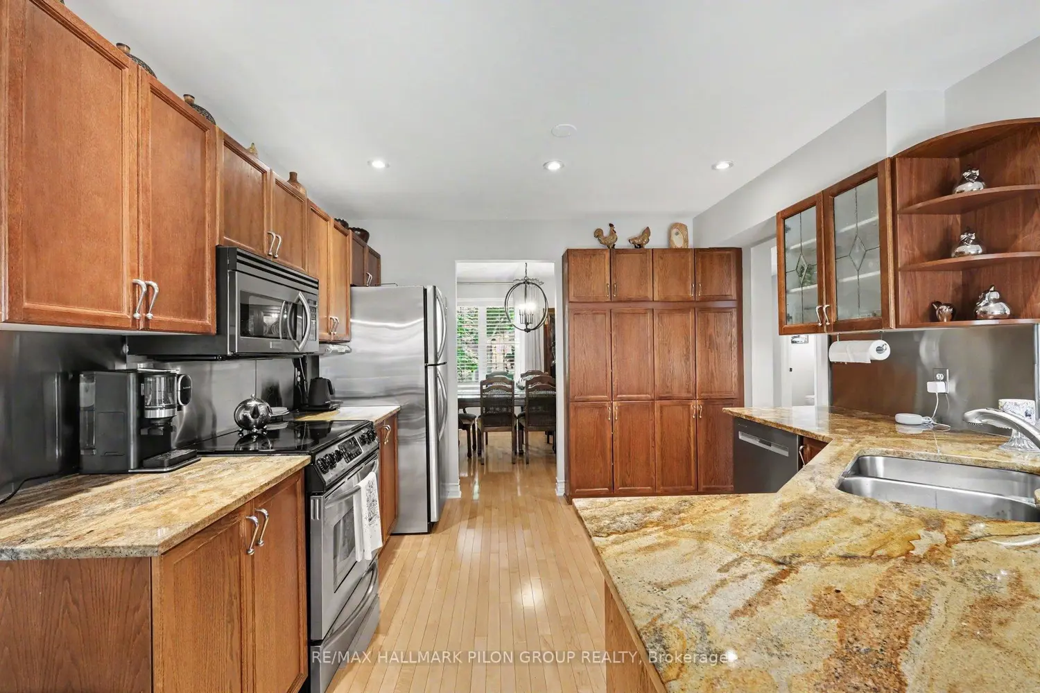 1466 Shawinigan Street photo 5