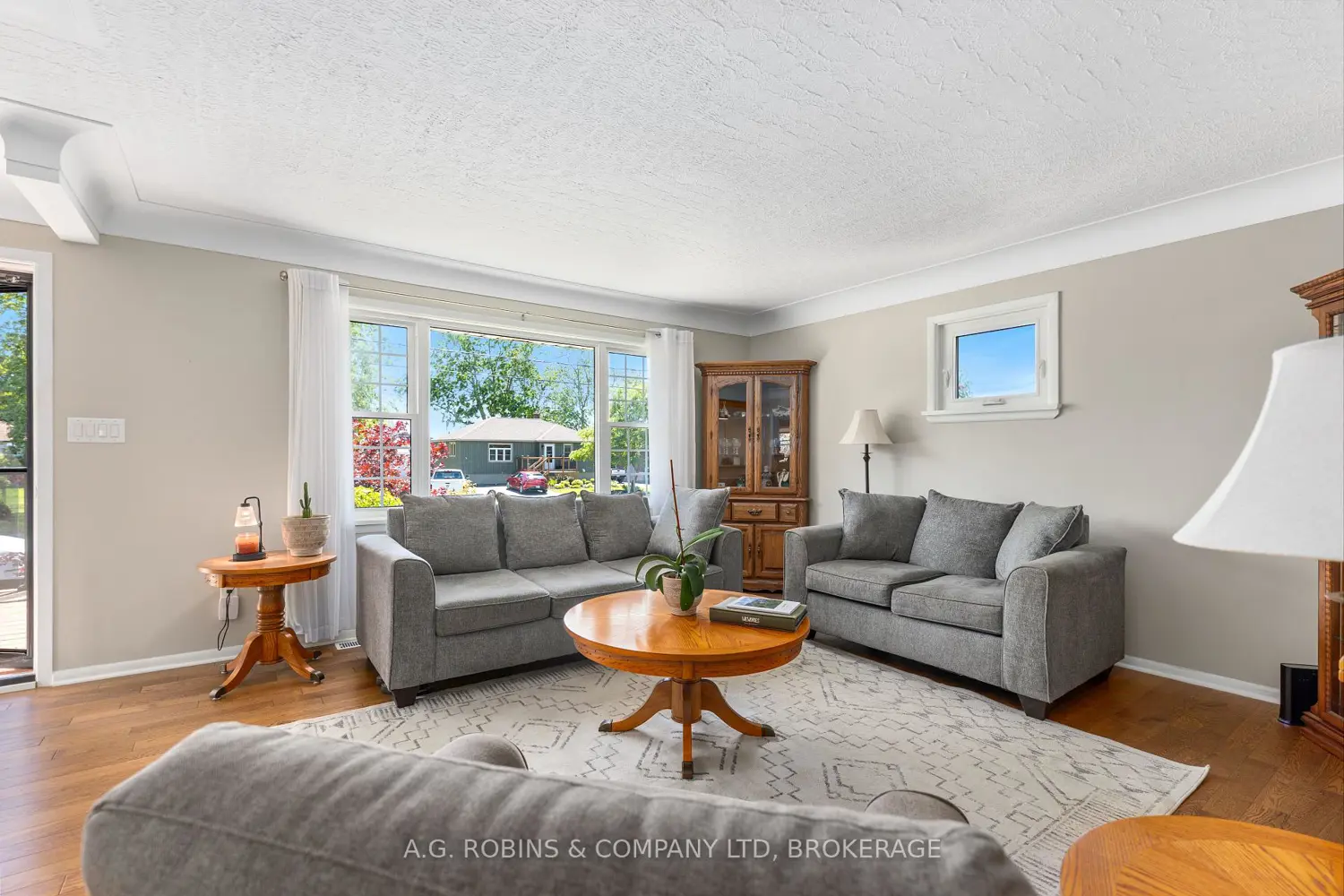 178 Rosemount Avenue photo 2