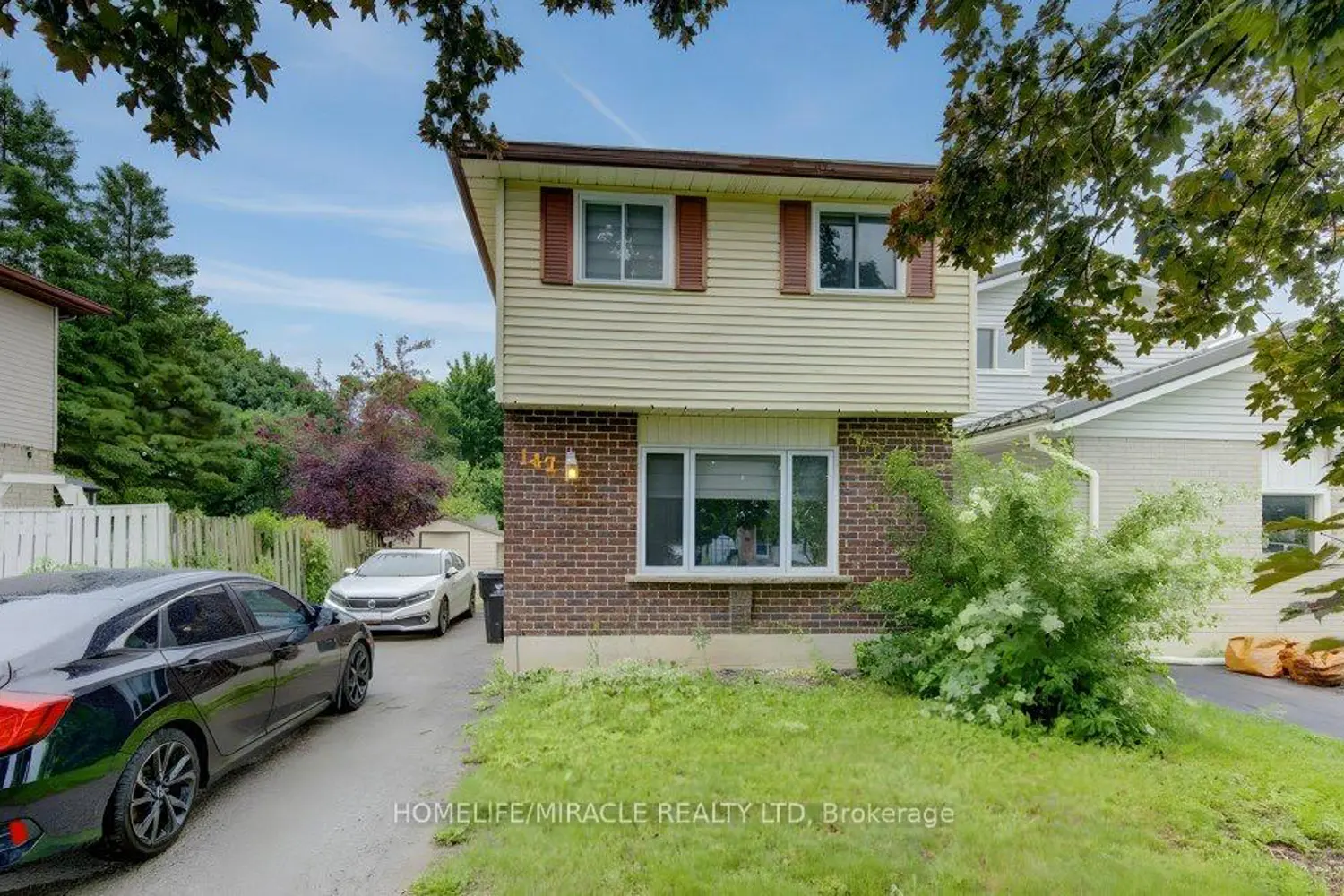 142 Cornerbrook Crescent photo 2