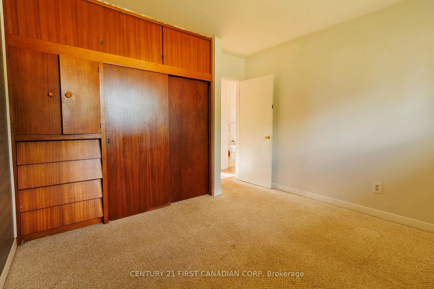 117 Goldwick Crescent photo 5