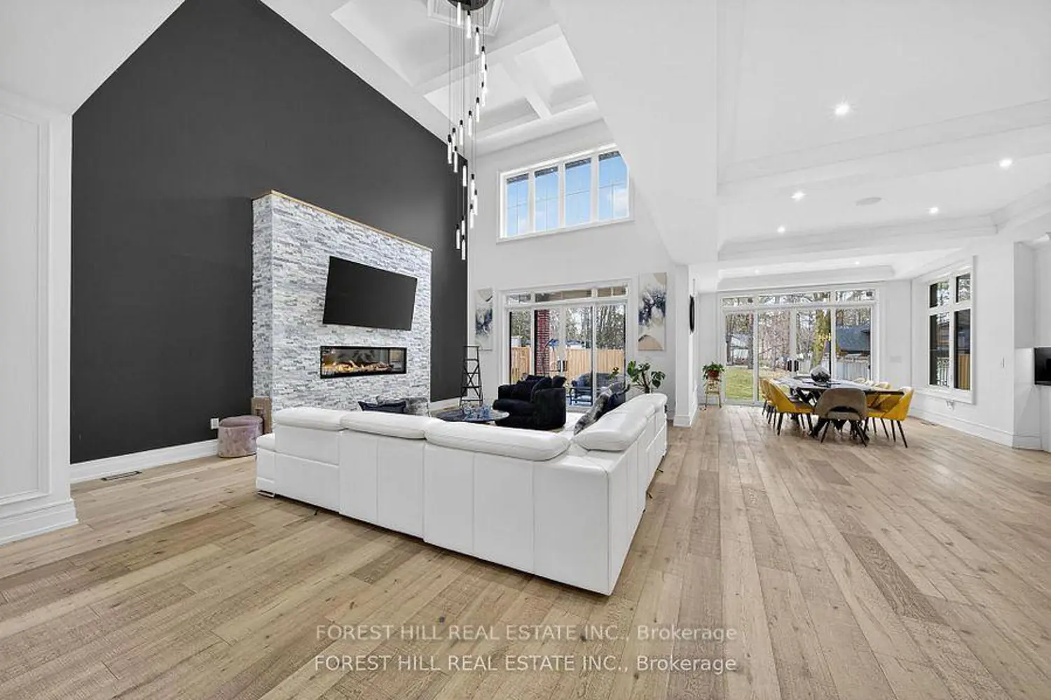 2019 Lilac Drive photo 5