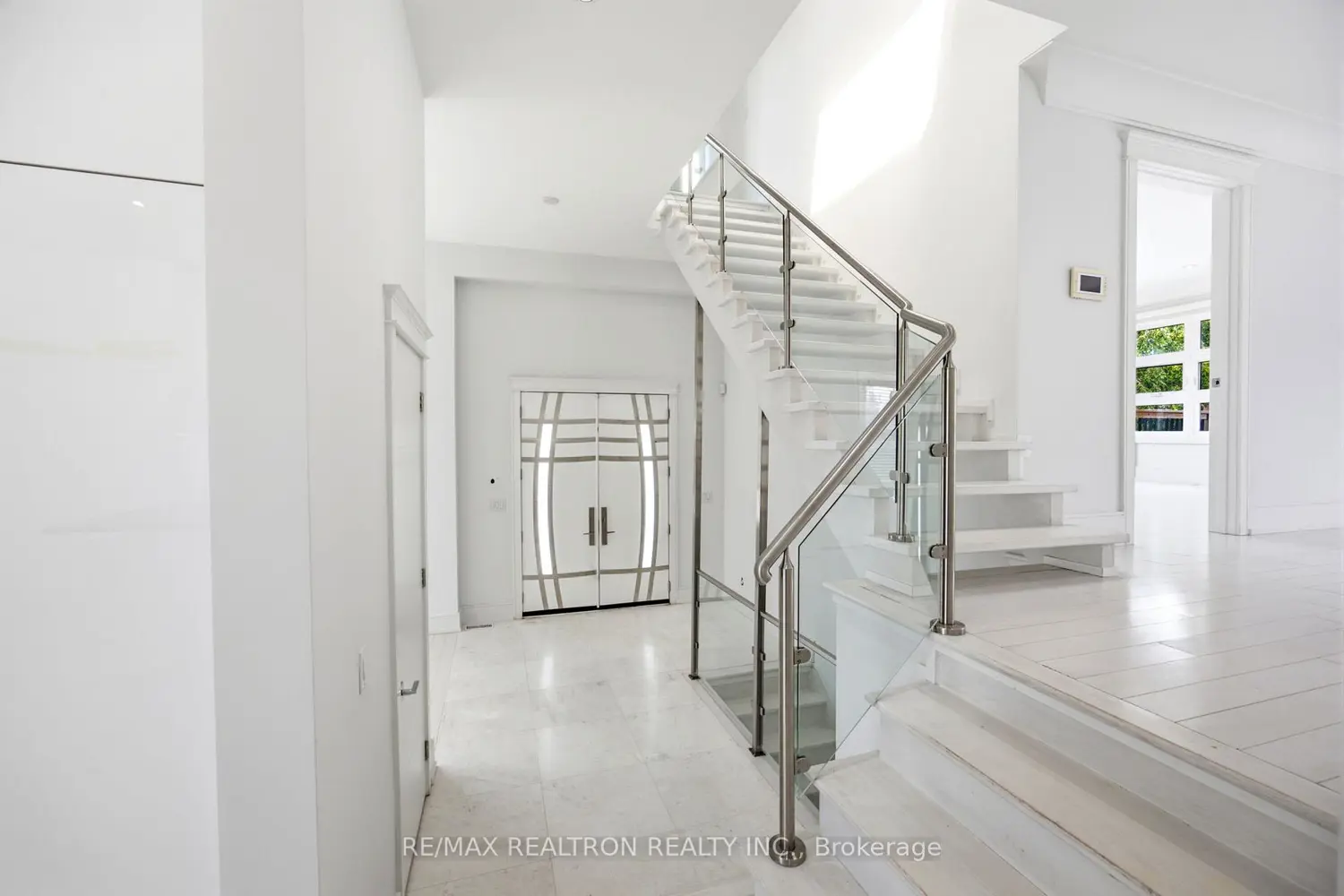 138 Almore Avenue photo 3