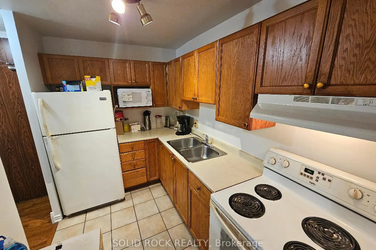 2000 Jasmine Crescent 304 photo 4