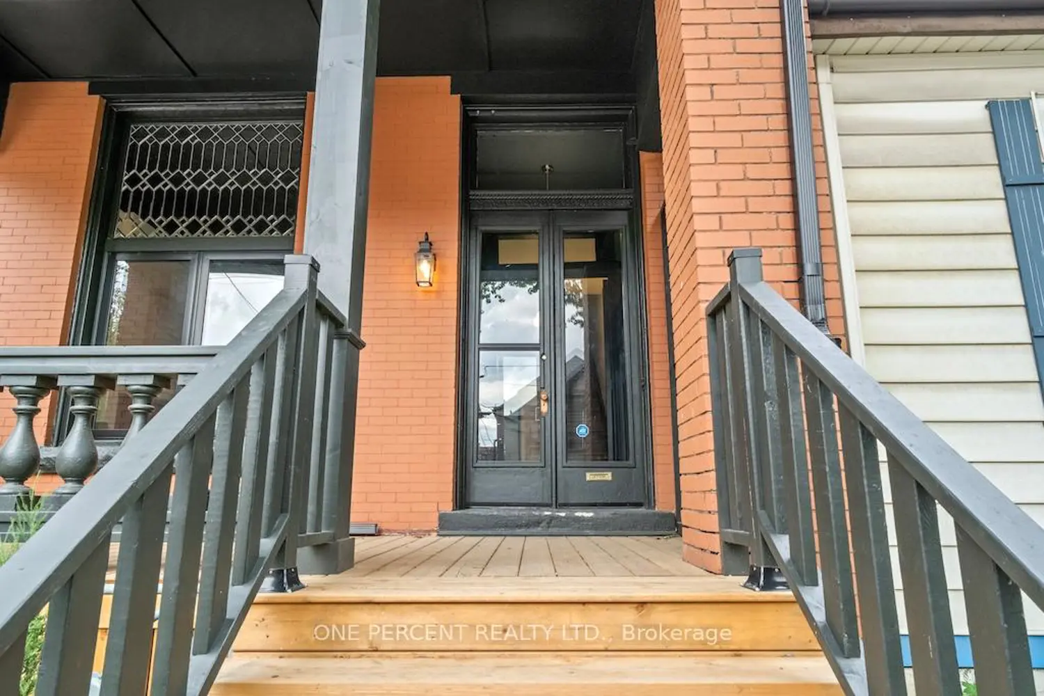 143 Catharine Street photo 2