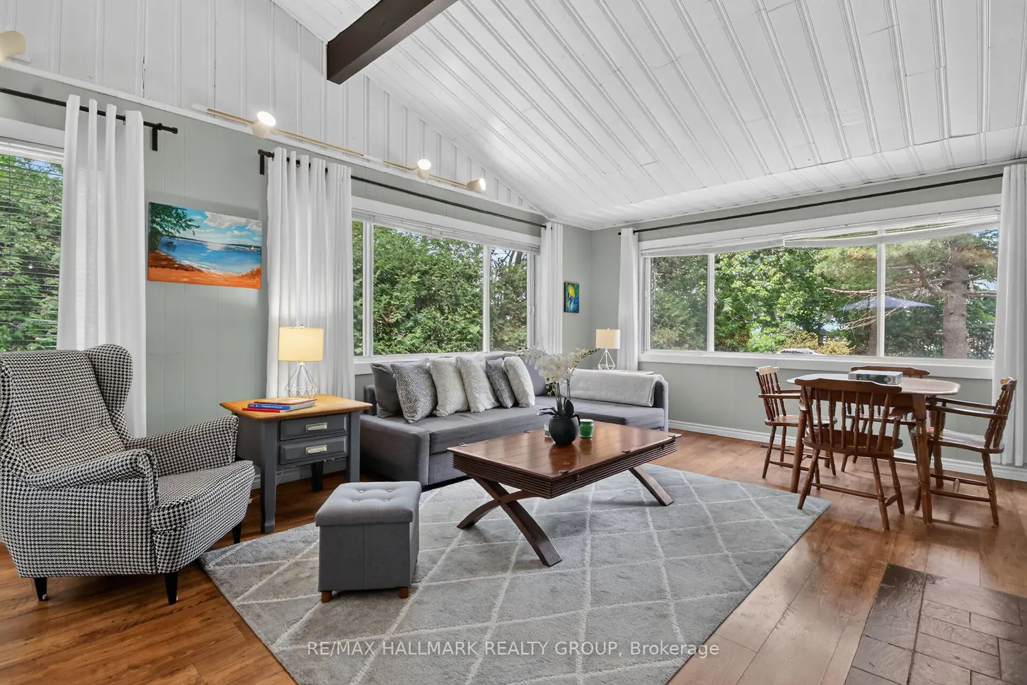 671 Bayview Drive photo 2