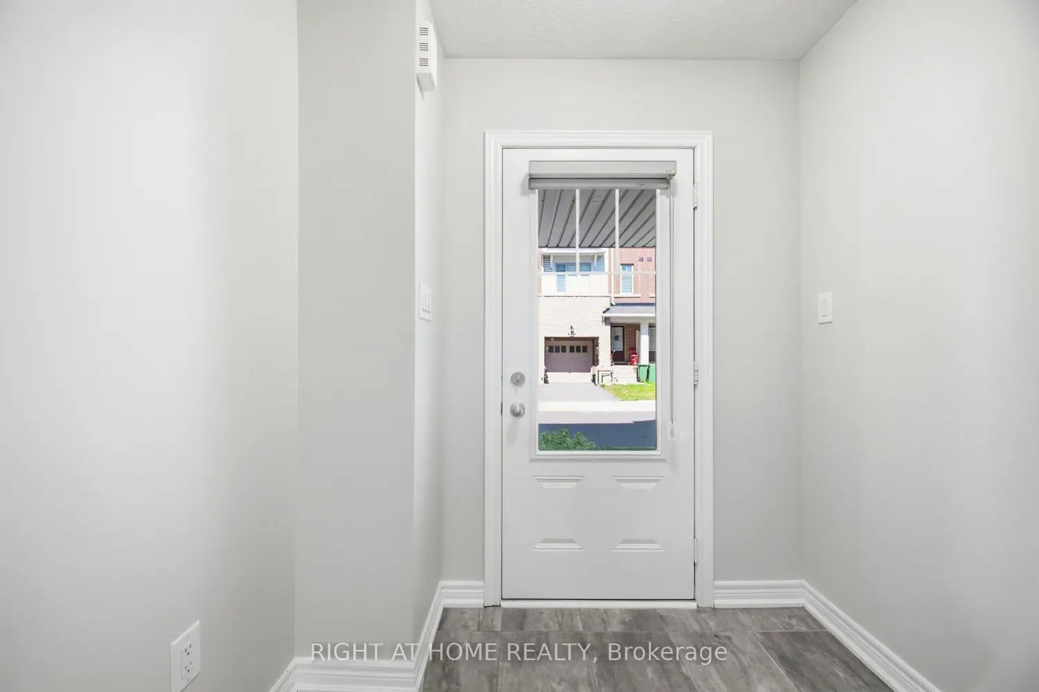 8 Rapids Lane photo 3