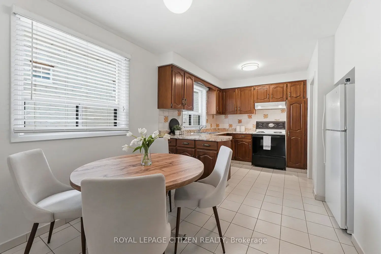 59 Otonabee Avenue photo 3