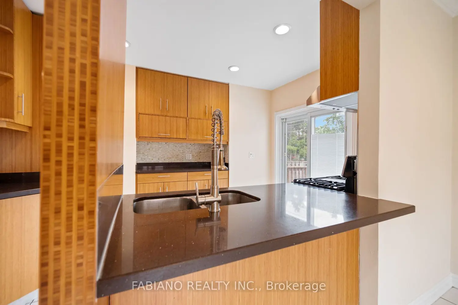 7872 - 7876 Kipling Avenue photo 4