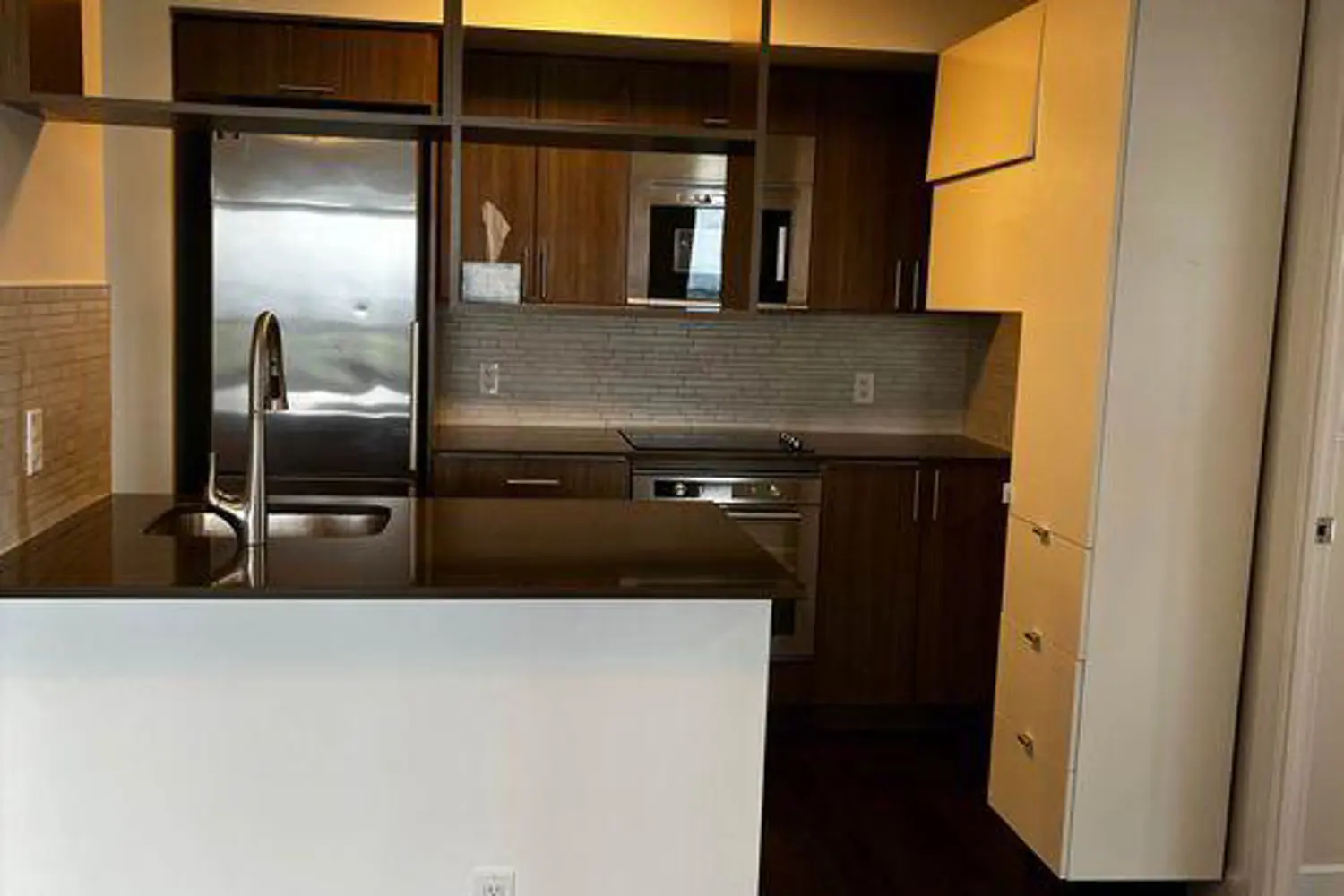 6 Eva Road 1803 photo 2