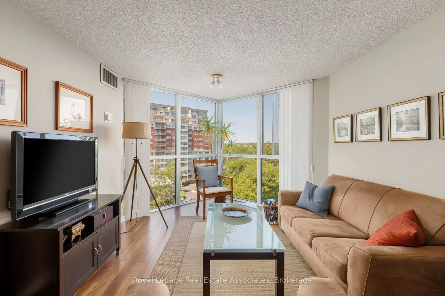 7 Concorde Place 411 photo 2