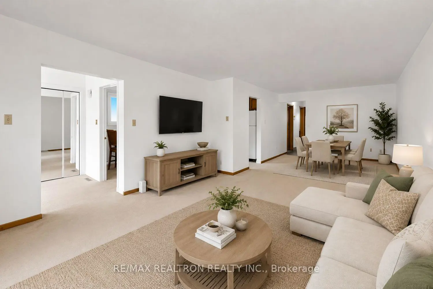 14 Castlebury Crescent photo 3