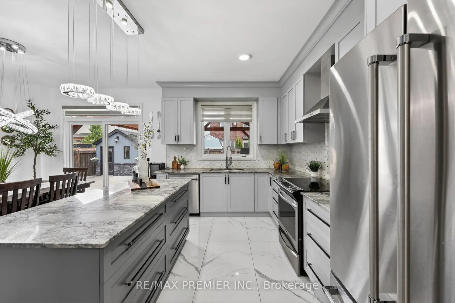77 Weaver Terrace photo 5