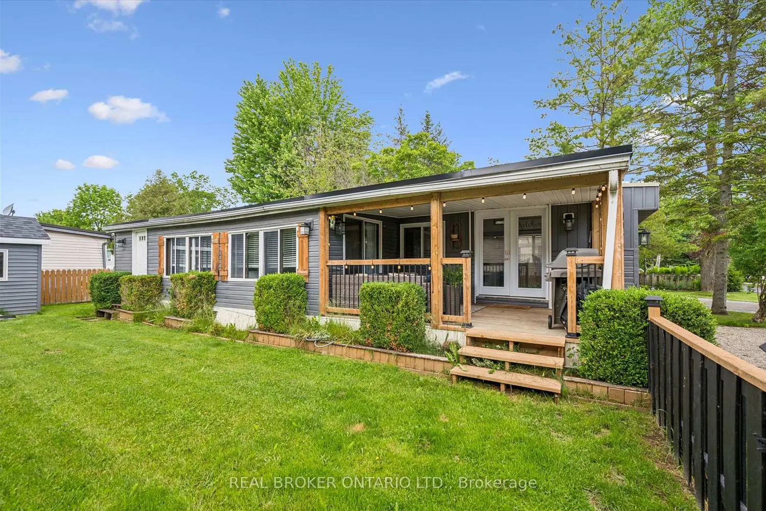 165 Cedar Crescent photo 5