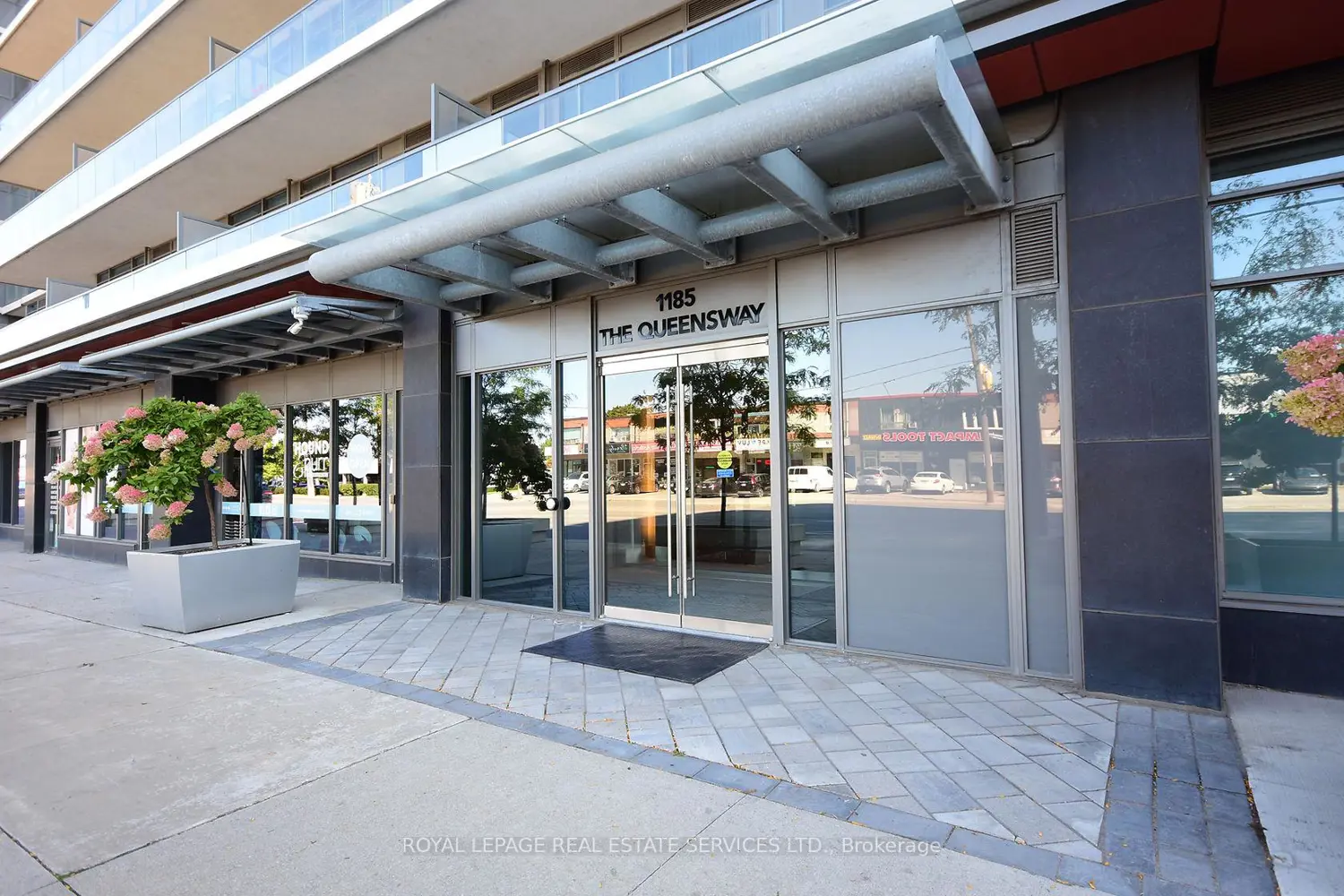 1185 The Queensway 901 photo 2