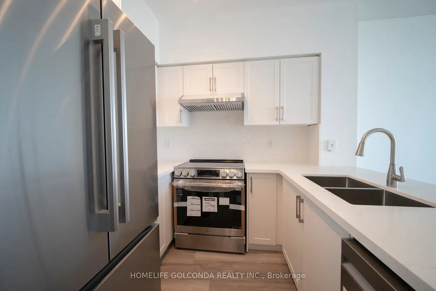 509 Beecroft Road 1106 photo 4