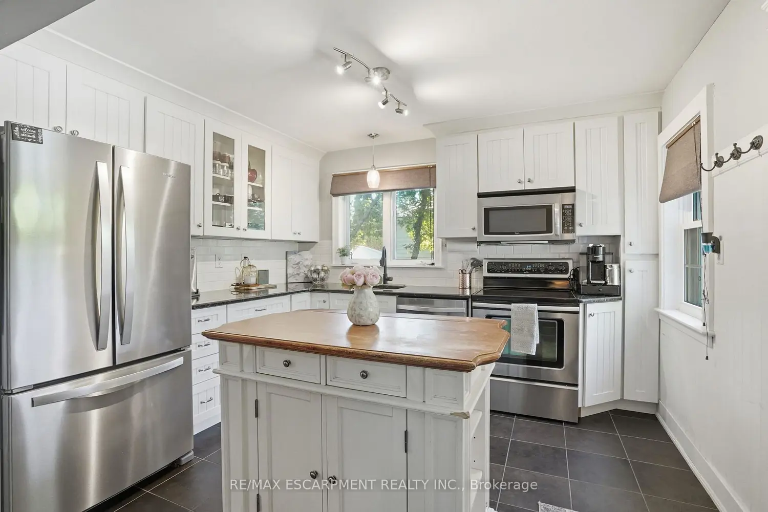 613 Clark Avenue photo 3