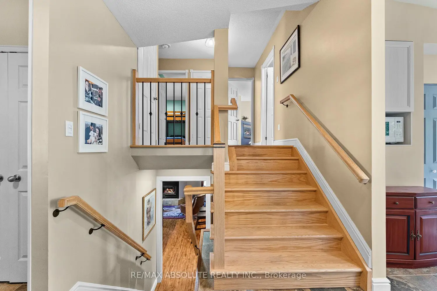 864 Centre Street photo 4