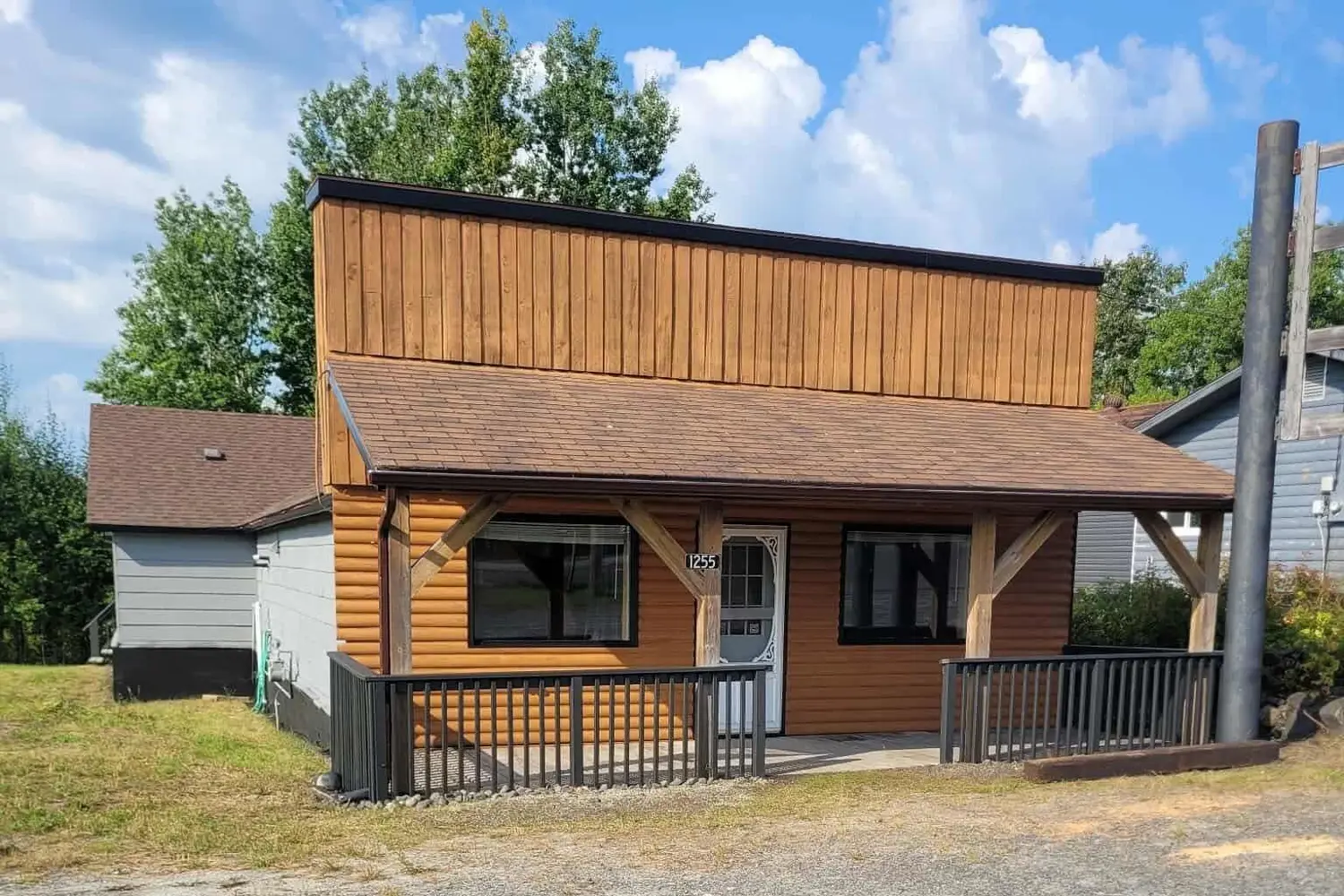 1255 Highway 105