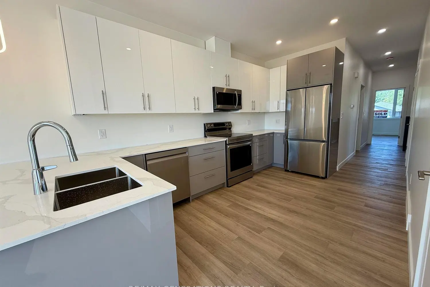 156 Bruin Crescent photo 4