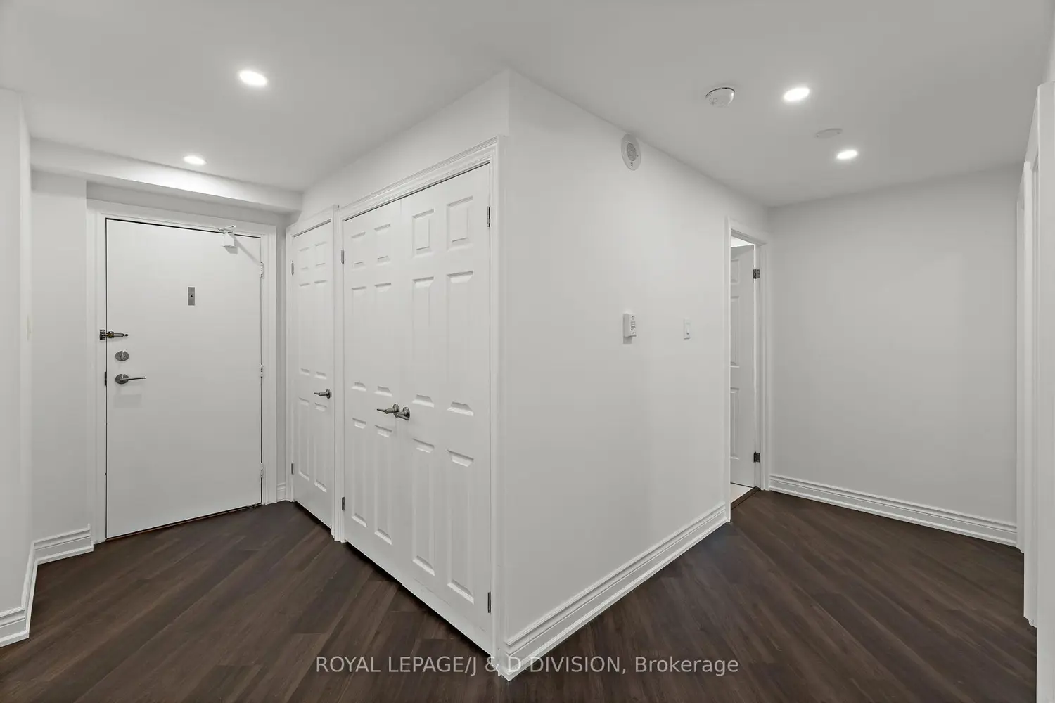 33 Elmhurst Avenue 1201 photo 2