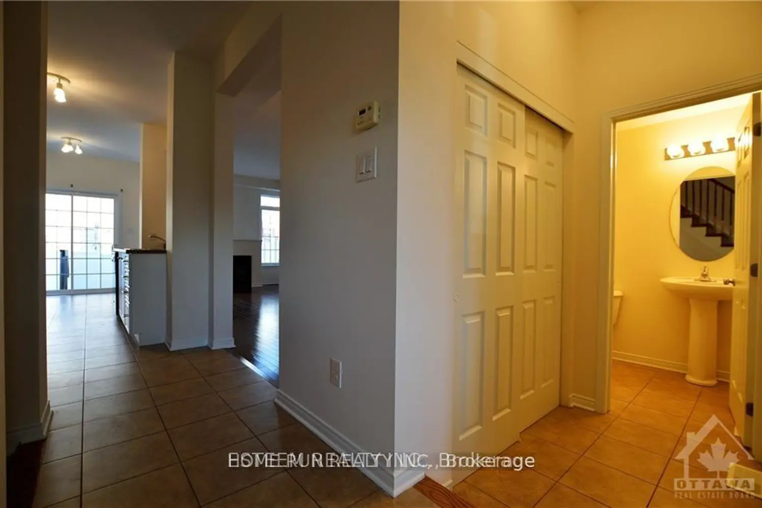 567 Ashbourne Crescent photo 3
