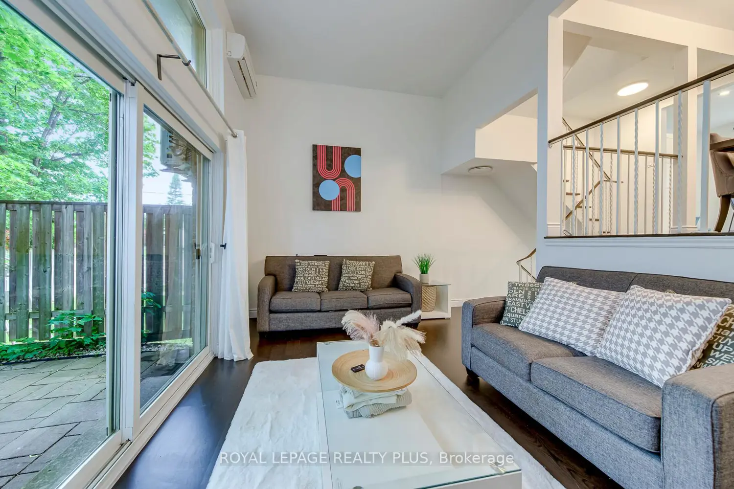 640 Rathburn Road 1 photo 4