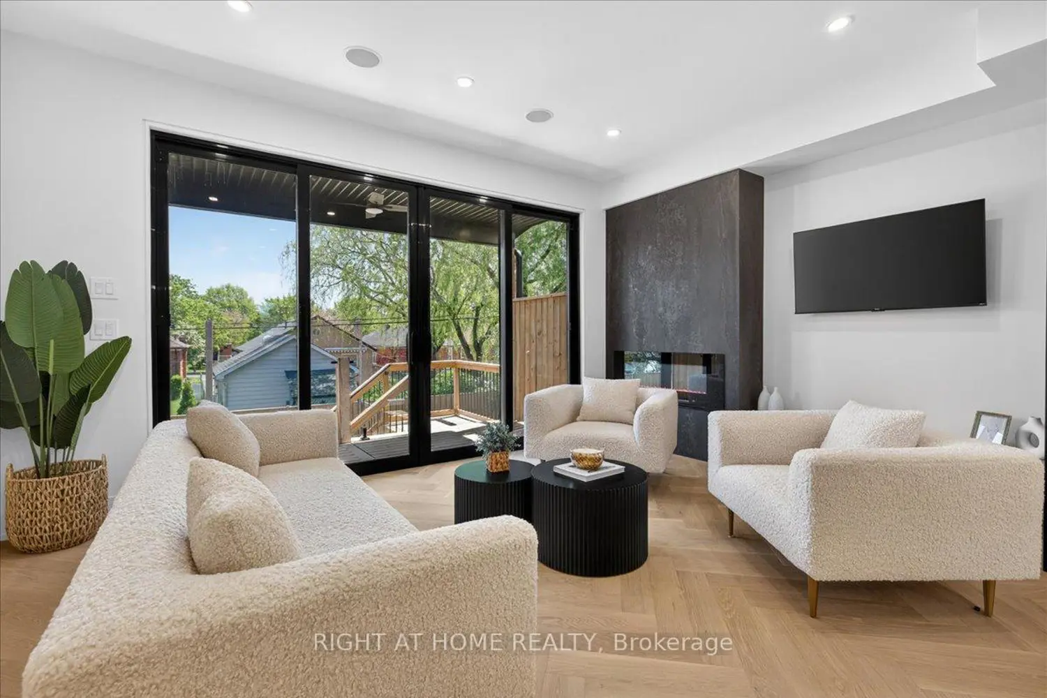 15B Rosemeade Avenue photo 5