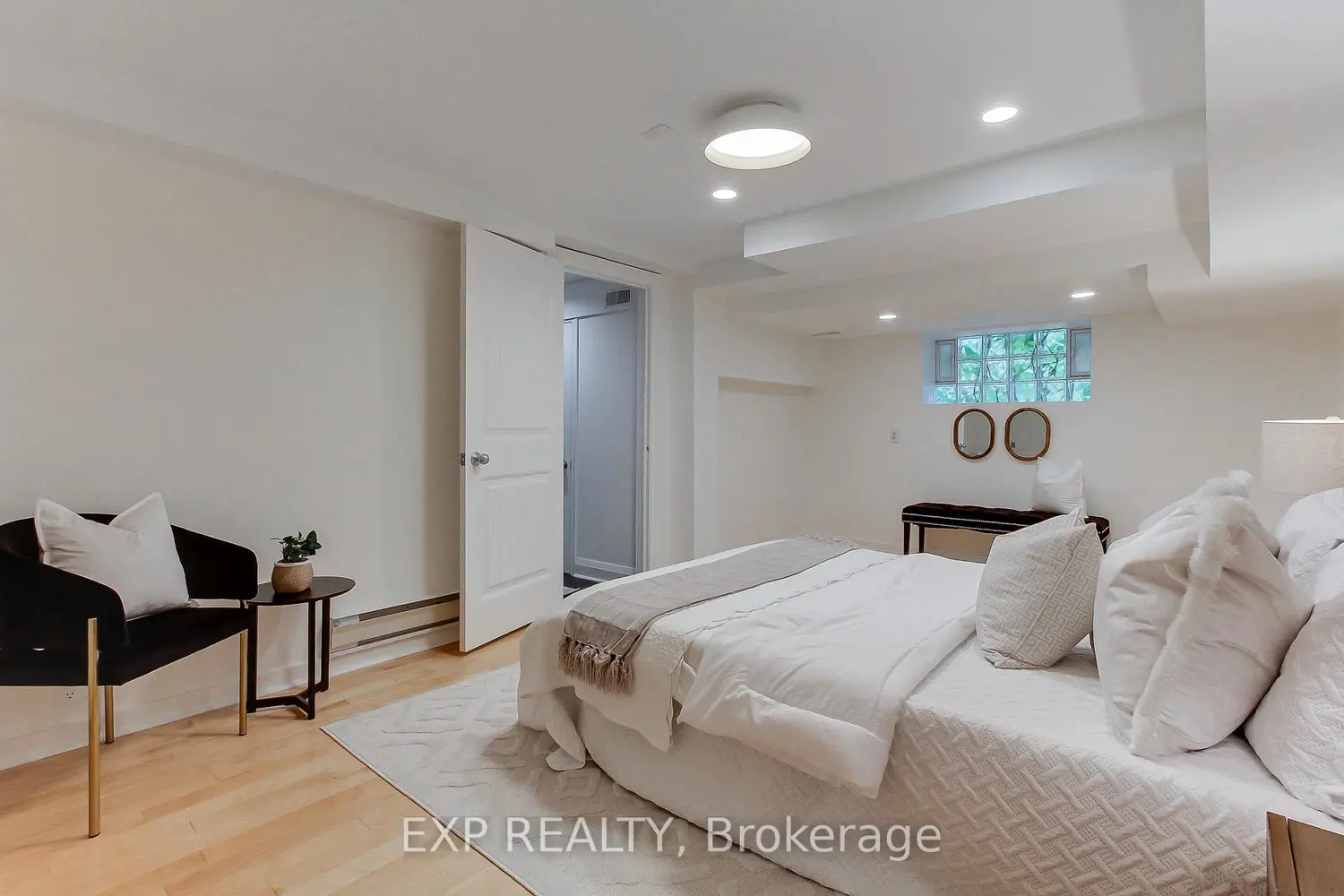 306 Sackville Street 4 photo 4