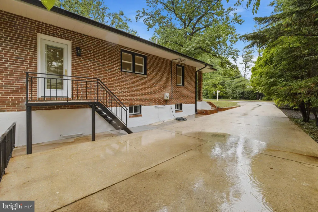 700 Hilton Avenue, Baltimore, MD 21228