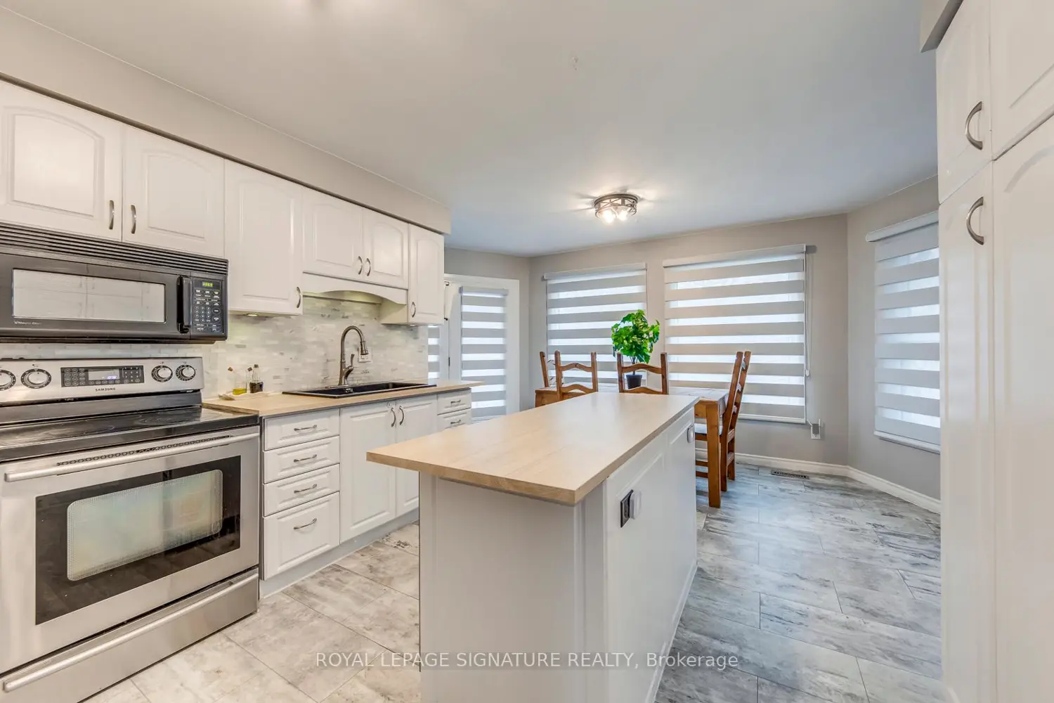 54 Randolf Court photo 4
