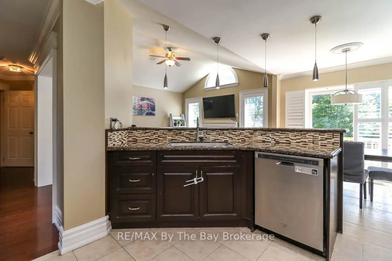 121 Royal Beech Drive photo 5
