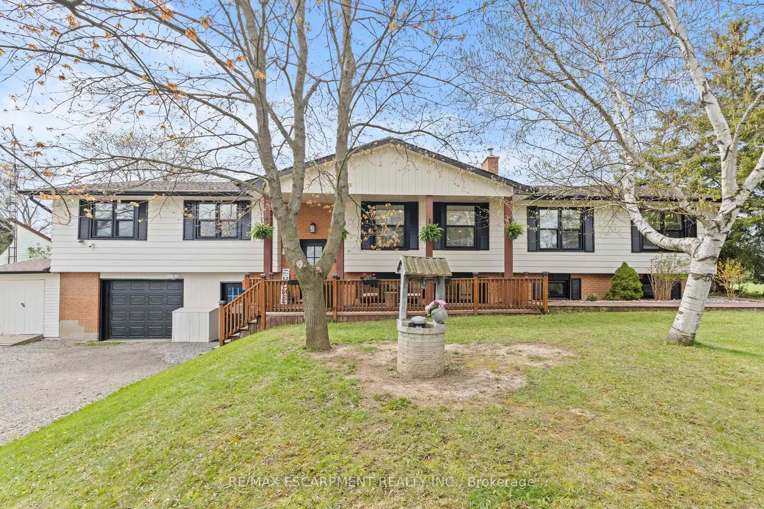 5090 Blackheath Road photo 3