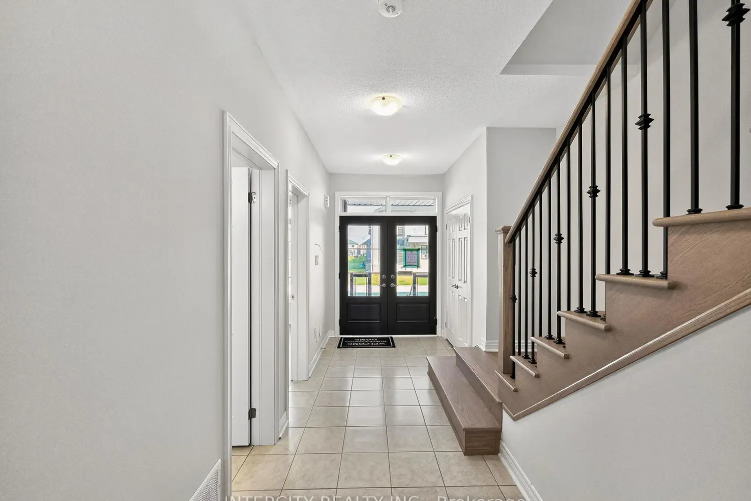 100 Grassbank Road photo 3