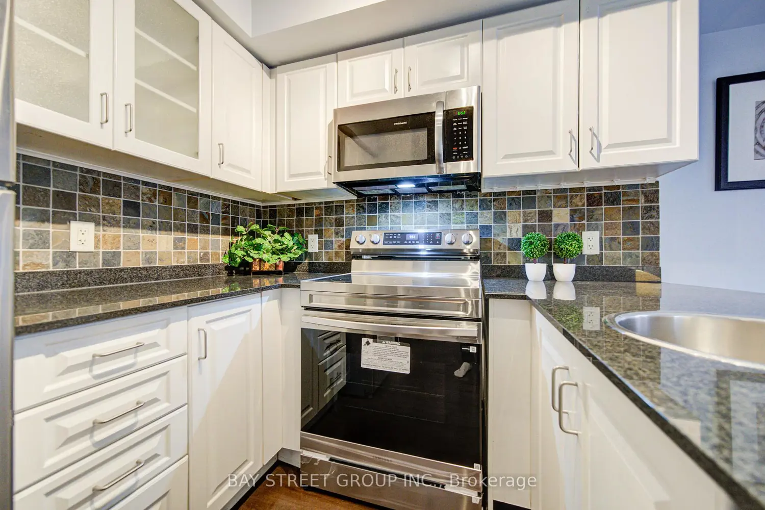 30 Western Battery Road 333 photo 4