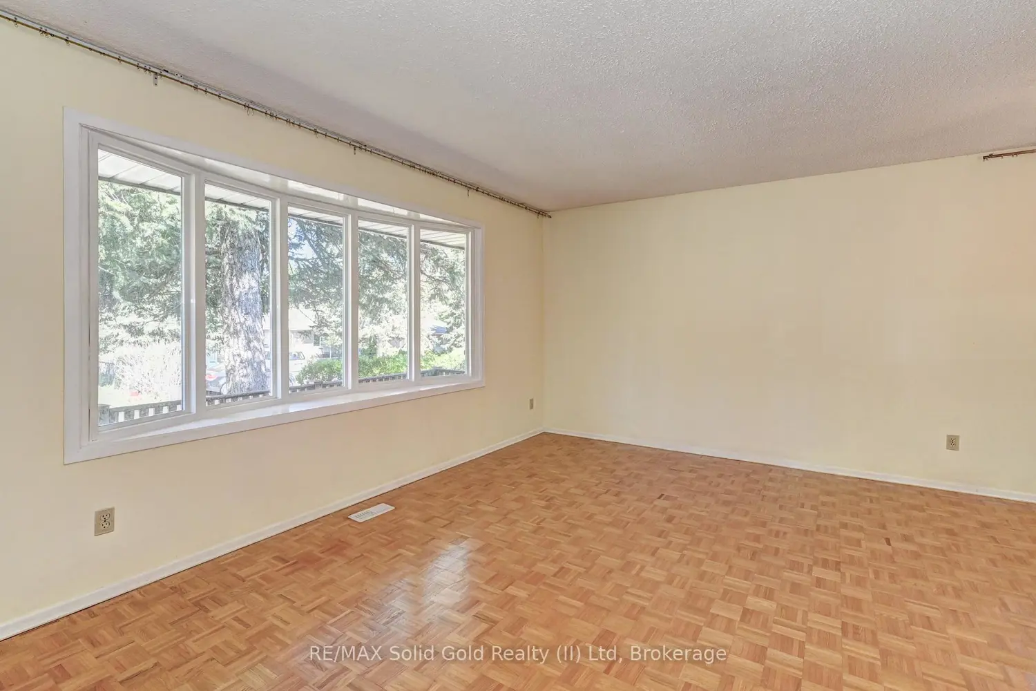 106 Kimberly Crescent photo 4