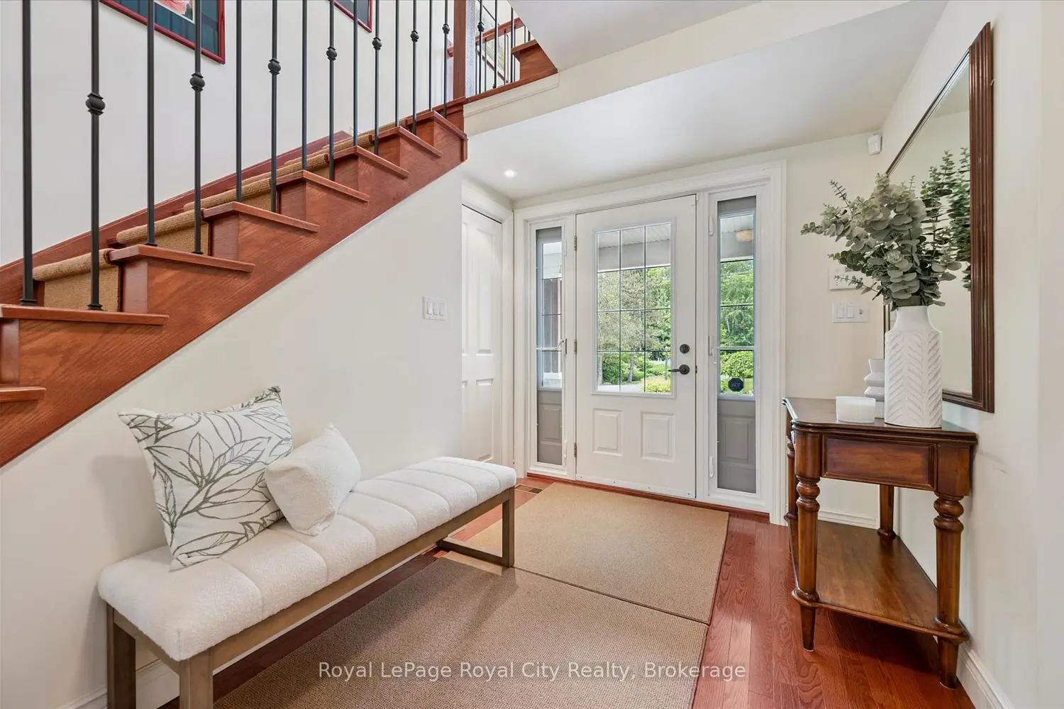 135 Hume Road photo 2