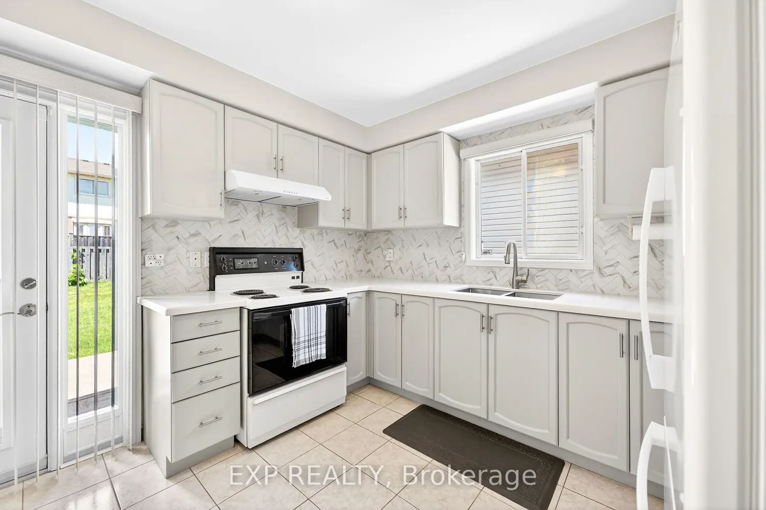45 Ossington Drive photo 5