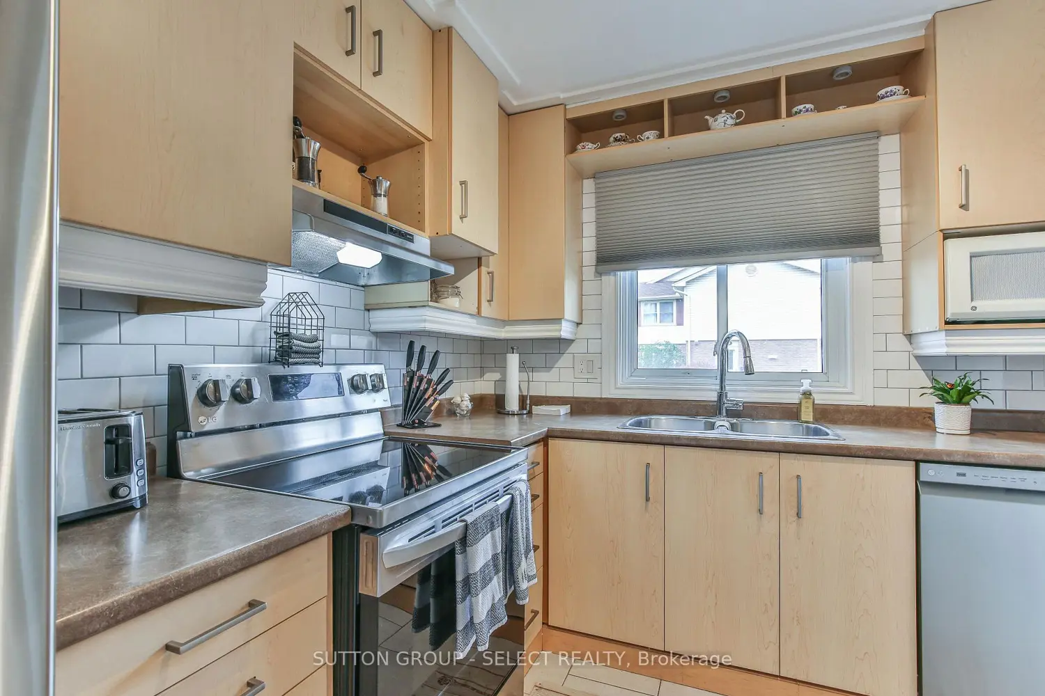 230 Clarke Road 226 photo 4