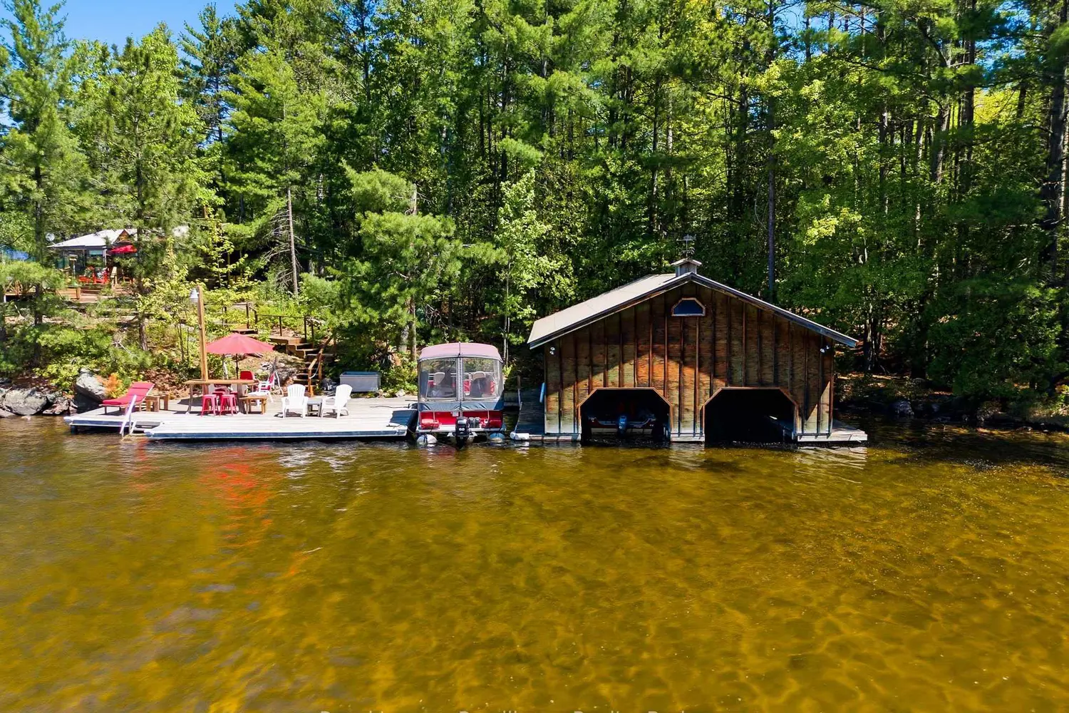 890 Mazinaw Lake