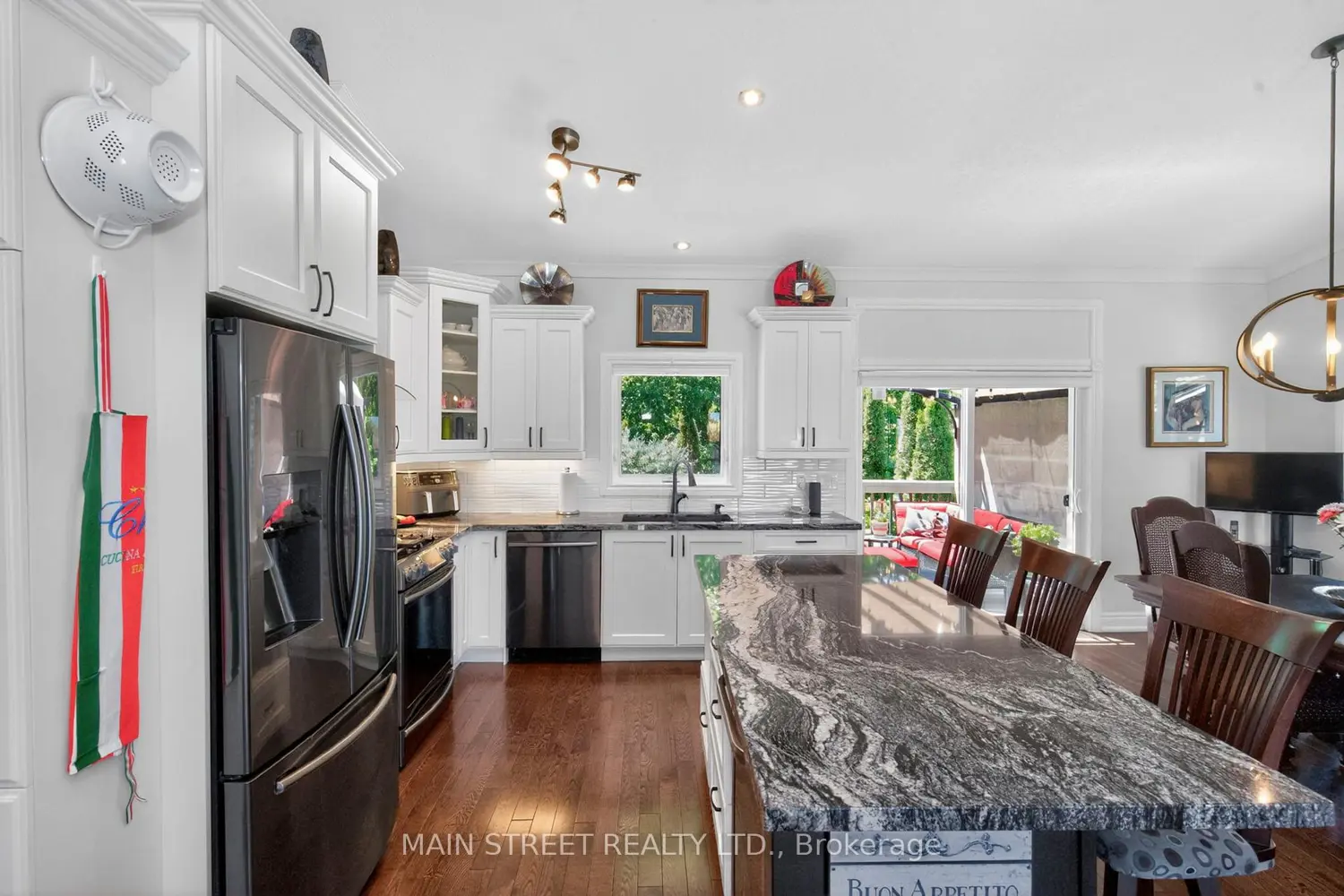 644 Taylor Drive photo 2