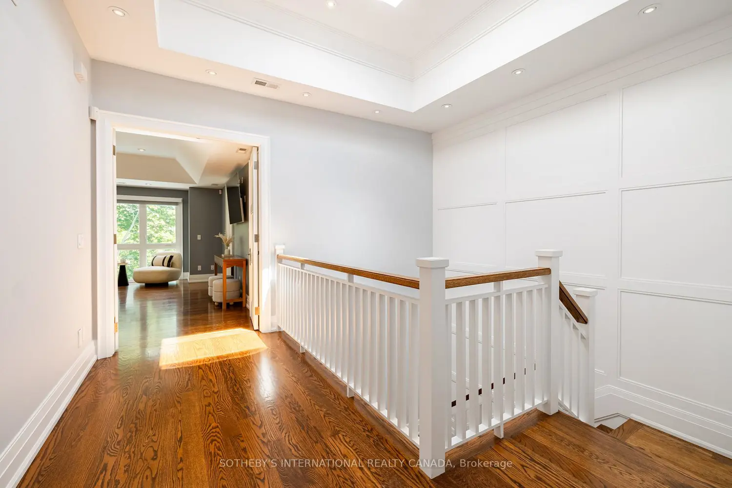 242 Betty Ann Drive photo 4