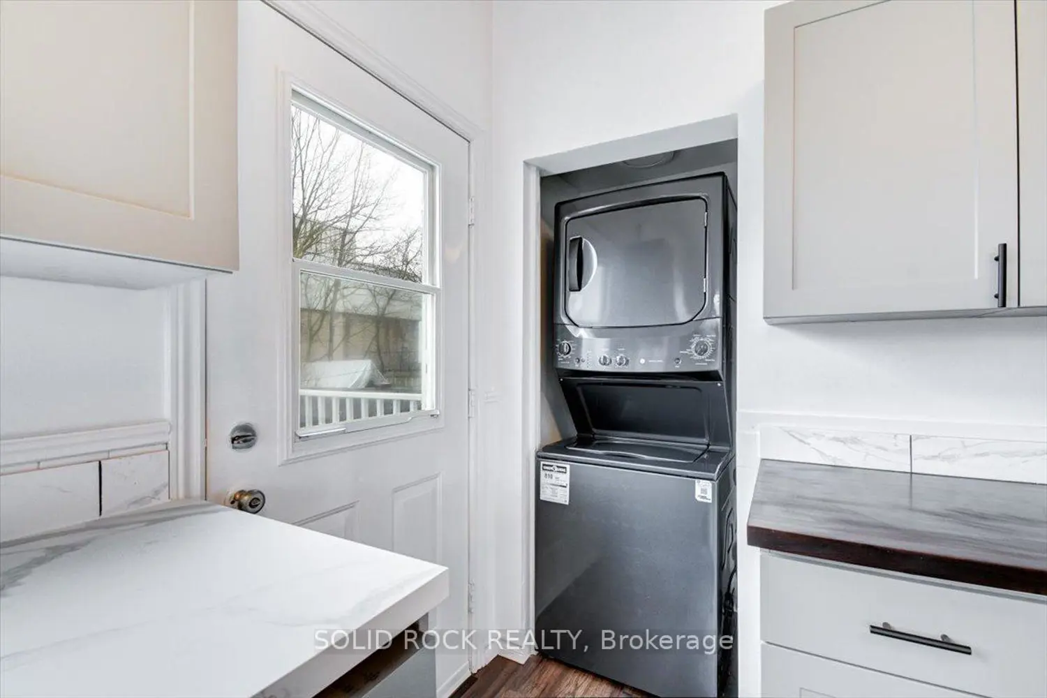 513 Romaine Street photo 5