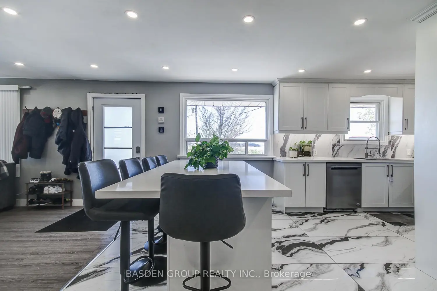 545 Wist Road photo 3