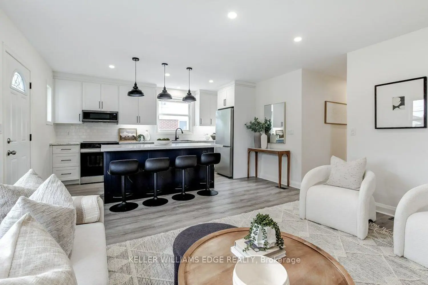 202 Erindale Avenue photo 4