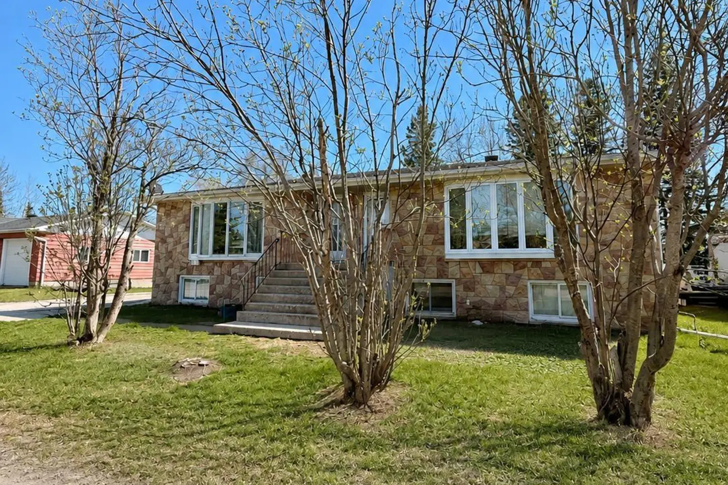 113 Cedar Crescent photo 2