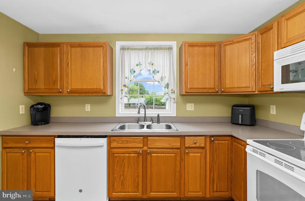 16 Propeller Drive, Baltimore, MD 21220 photo 5