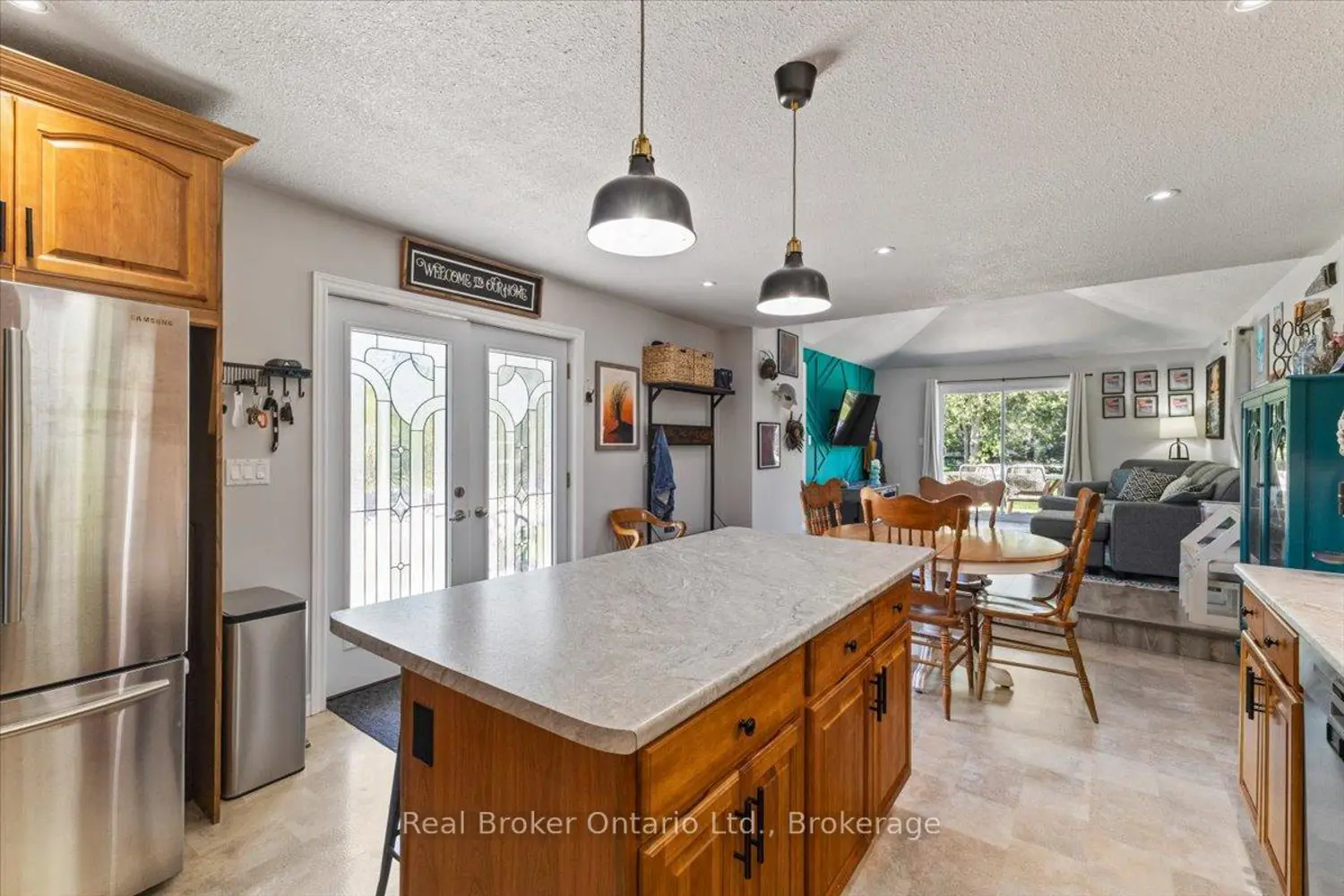 732 Arthur Street photo 4