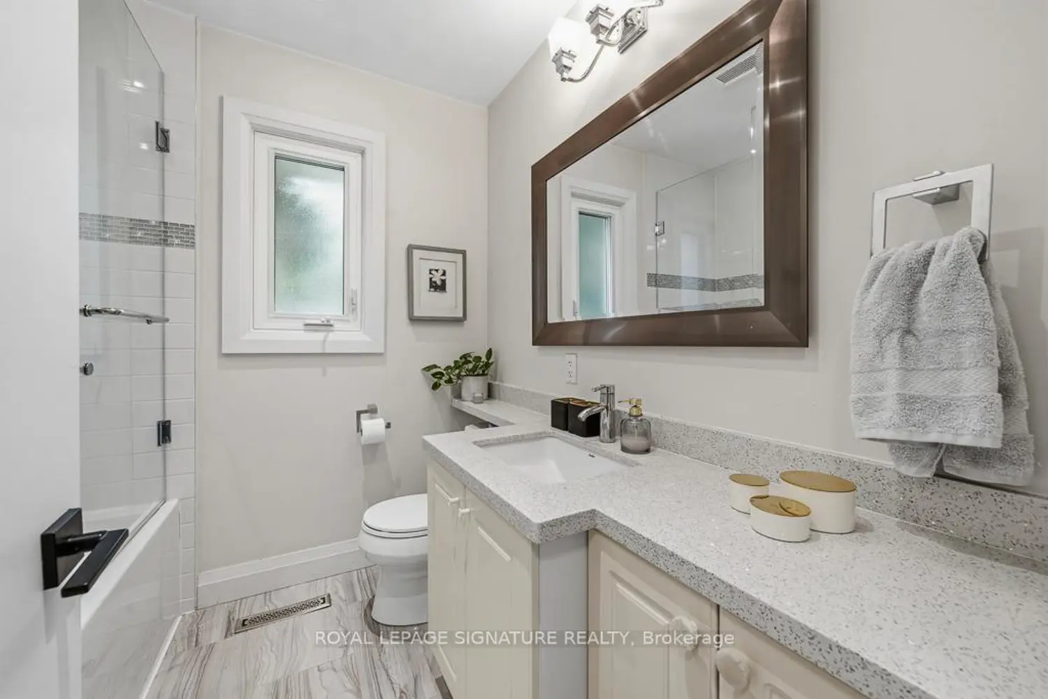 11 Yewfield Crescent photo 3