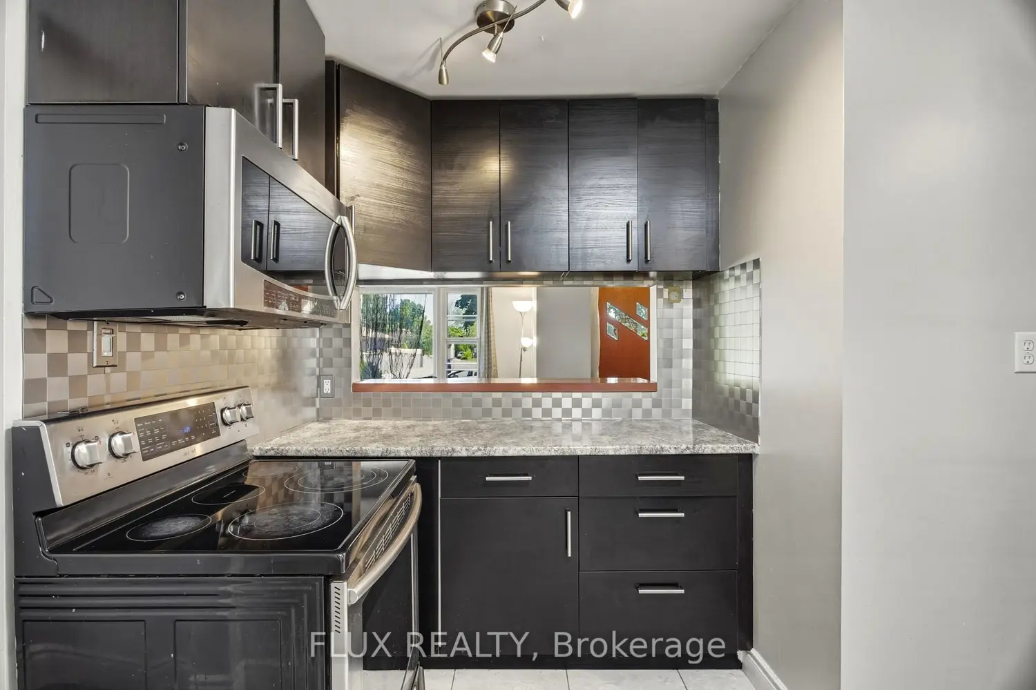 32 Close Avenue photo 5